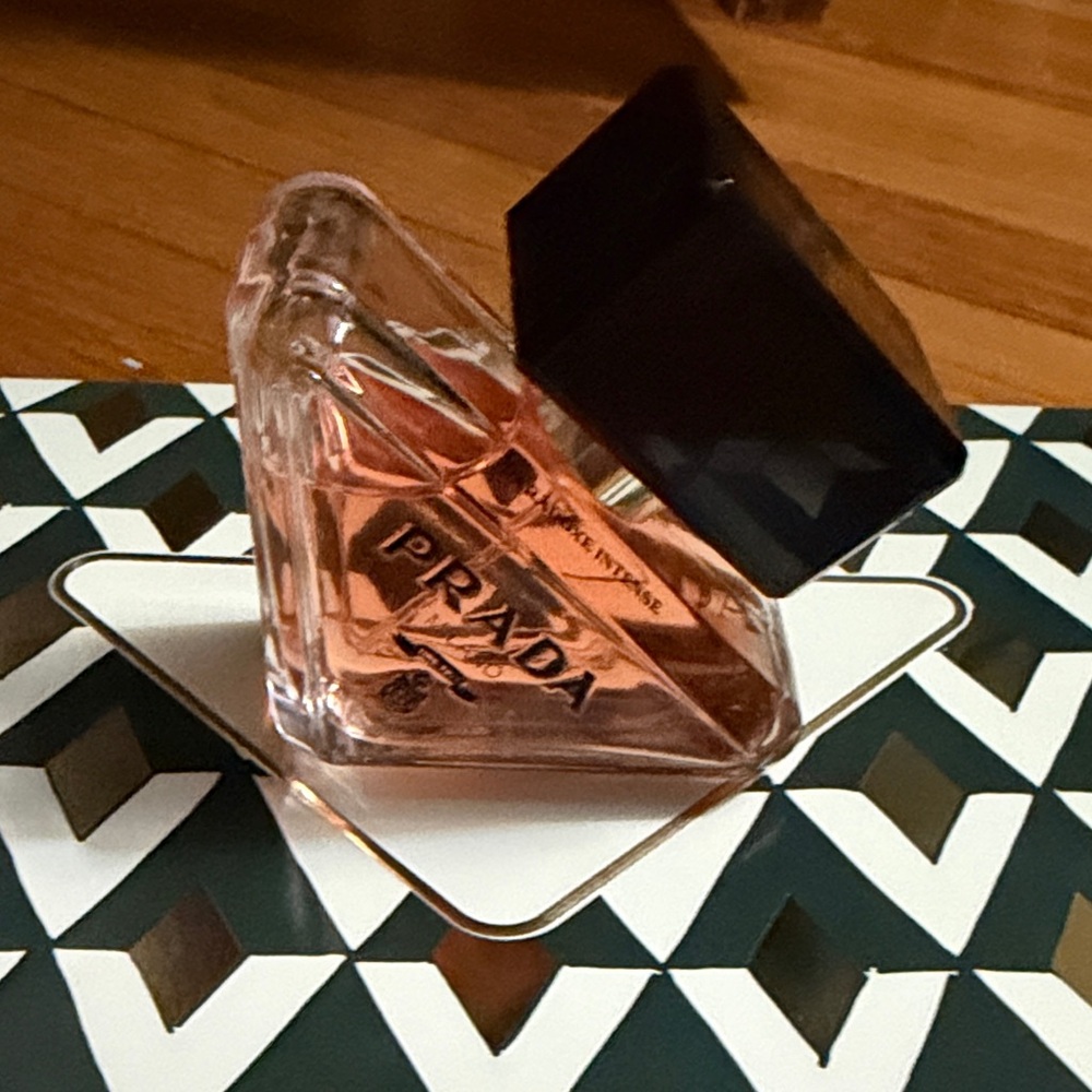NIB Prada Paradoxe 1 oz Eau de Parfune - Picture 9 of 13